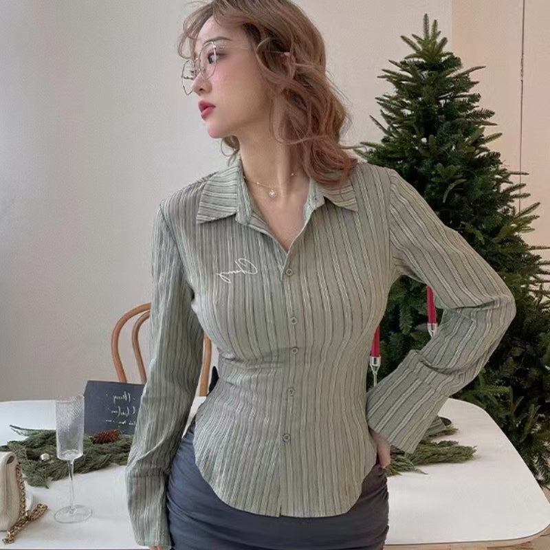 The stretch-striped shirt is slightly chubby and thin, and the embroidered top is versatile LL-552